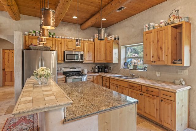 819 Calle Cunyo, Espanola, NM 87532