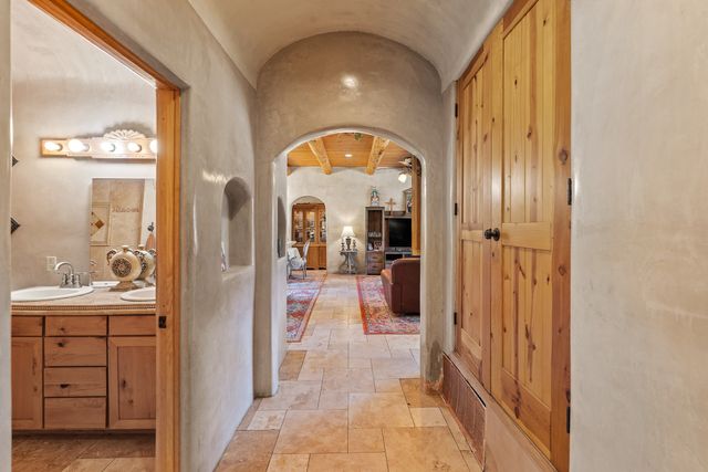 819 Calle Cunyo, Espanola, NM 87532