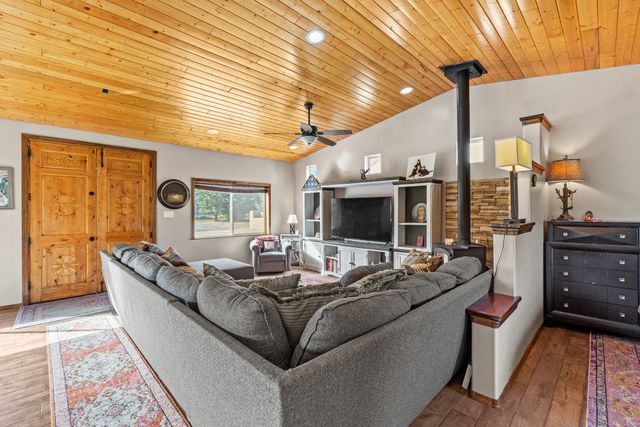 819 Calle Cunyo, Espanola, NM 87532