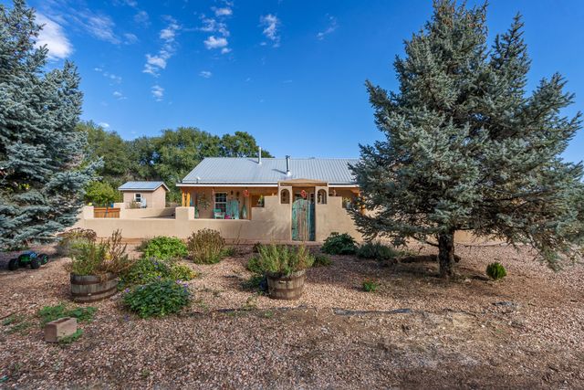 819 Calle Cunyo, Espanola, NM 87532