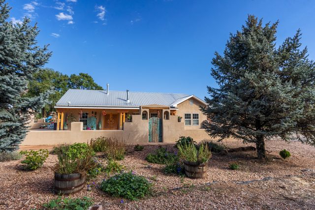 819 Calle Cunyo, Espanola, NM 87532