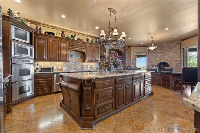 810 Gene Autry Road, Ardmore, OK 73401