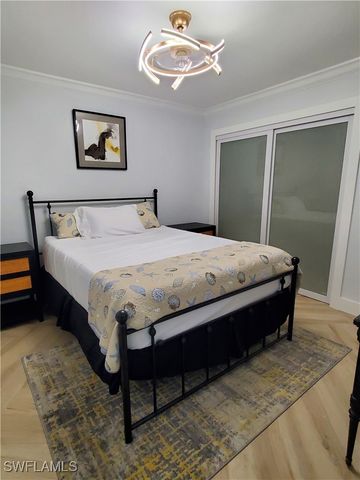 975 9th AVE S 5, Naples, FL 34102