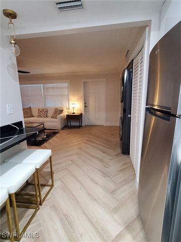 975 9th AVE S 5, Naples, FL 34102