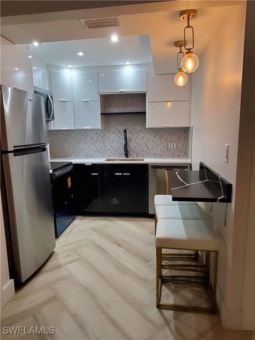 975 9th AVE S 5, Naples, FL 34102