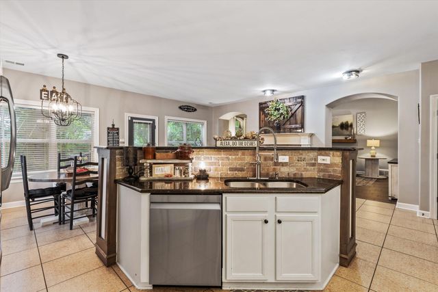 210 WHISPERING MEADOWS DR, Oakland, TN 38060