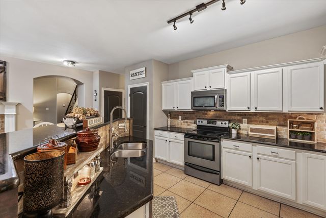 210 WHISPERING MEADOWS DR, Oakland, TN 38060