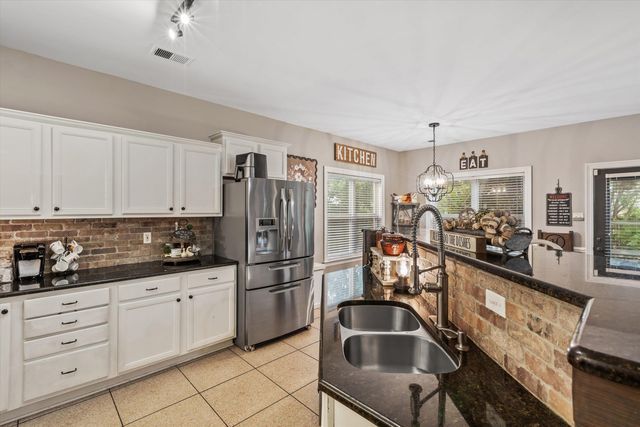 210 WHISPERING MEADOWS DR, Oakland, TN 38060