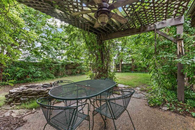 210 WHISPERING MEADOWS DR, Oakland, TN 38060