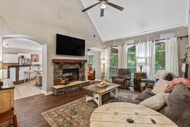 210 WHISPERING MEADOWS DR, Oakland, TN 38060