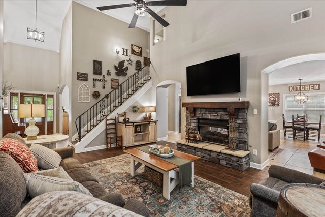 210 WHISPERING MEADOWS DR, Oakland, TN 38060