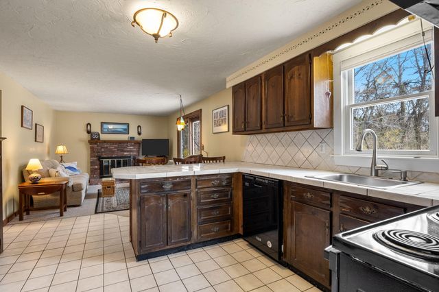 28 Buckingham Drive, Sandwich, MA 02563