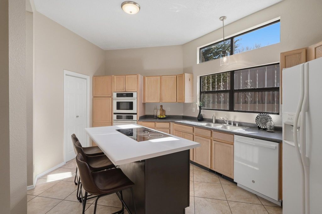 Image 13 of property listing at 13140 Nandina Lane SE, Albuquerque, NM 87123
