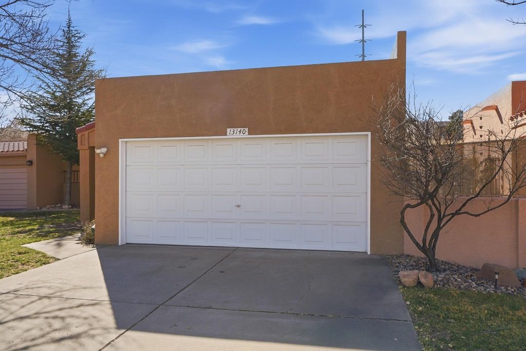 Image 2 of property listing at 13140 Nandina Lane SE, Albuquerque, NM 87123
