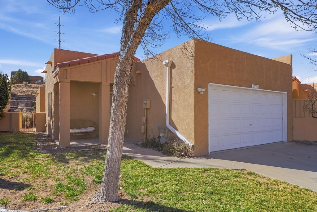 Image 3 of property listing at 13140 Nandina Lane SE, Albuquerque, NM 87123