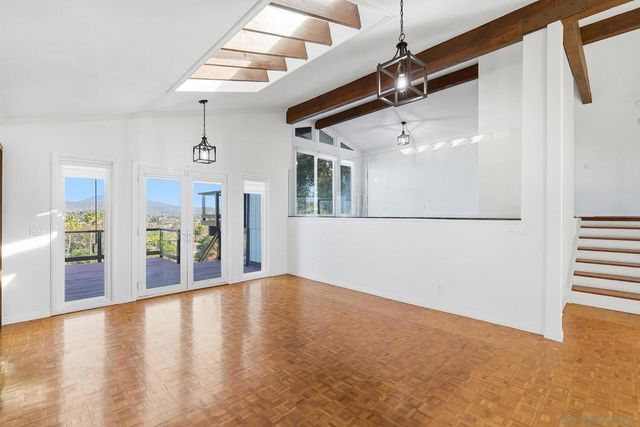 2448 Royal Crest, Escondido, CA 92025