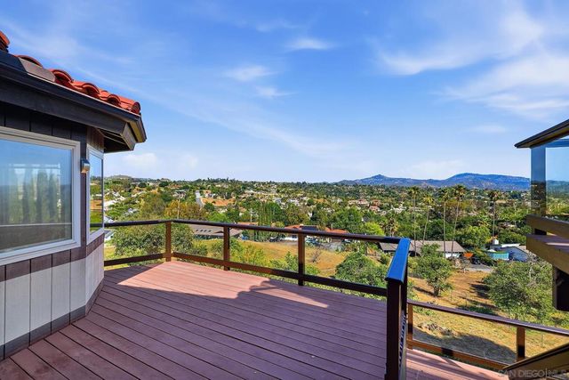 2448 Royal Crest, Escondido, CA 92025
