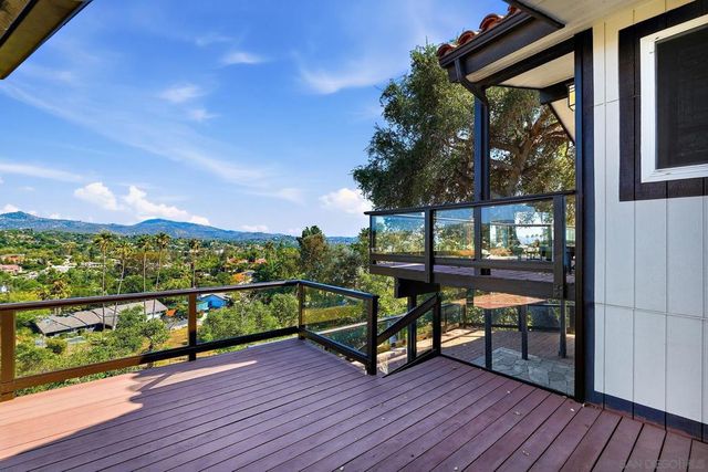 2448 Royal Crest, Escondido, CA 92025
