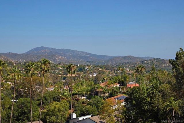2448 Royal Crest, Escondido, CA 92025