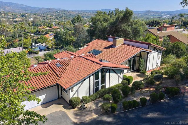 2448 Royal Crest, Escondido, CA 92025