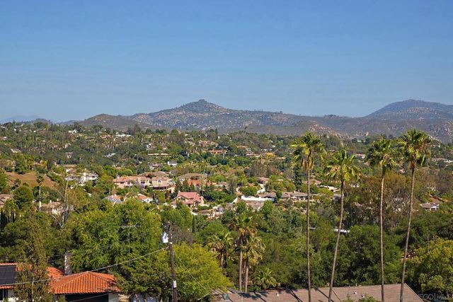 2448 Royal Crest, Escondido, CA 92025