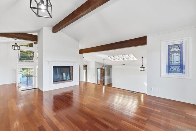 2448 Royal Crest, Escondido, CA 92025