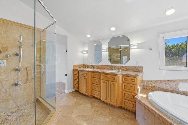 2448 Royal Crest, Escondido, CA 92025