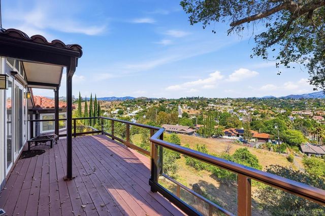 2448 Royal Crest, Escondido, CA 92025