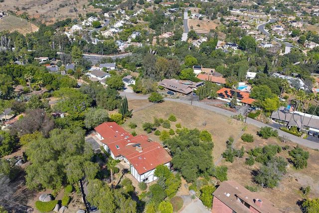 2448 Royal Crest, Escondido, CA 92025