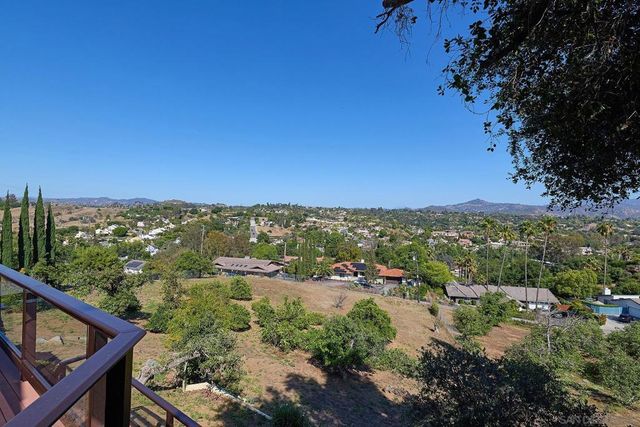 2448 Royal Crest, Escondido, CA 92025
