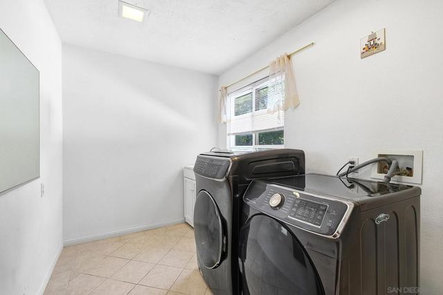 2448 Royal Crest, Escondido, CA 92025