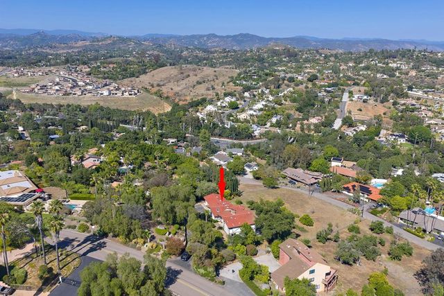 2448 Royal Crest, Escondido, CA 92025