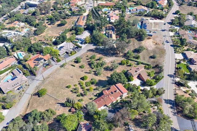 2448 Royal Crest, Escondido, CA 92025
