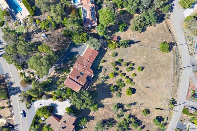 2448 Royal Crest, Escondido, CA 92025