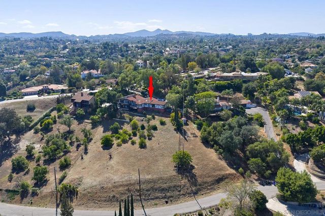 2448 Royal Crest, Escondido, CA 92025