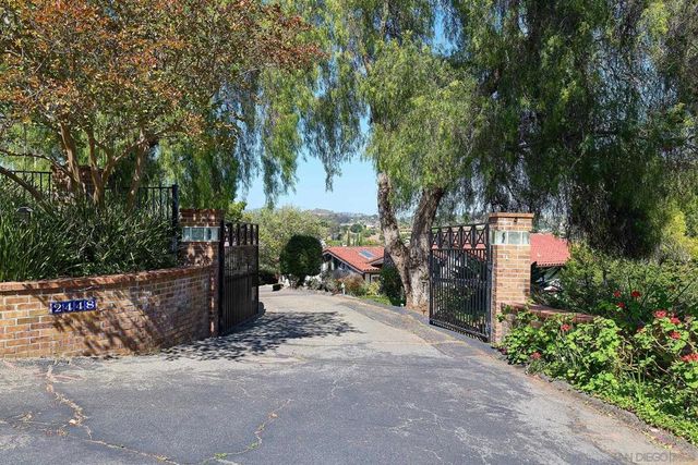 2448 Royal Crest, Escondido, CA 92025