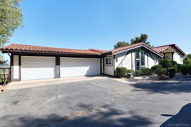 2448 Royal Crest, Escondido, CA 92025