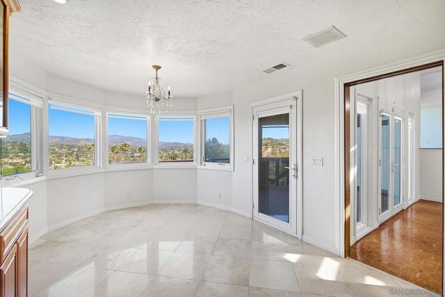 2448 Royal Crest, Escondido, CA 92025