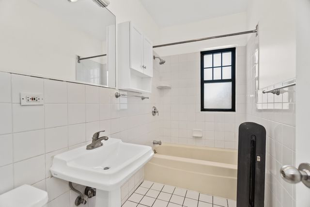 146 Clyde Avenue 2E, Evanston, IL 60202