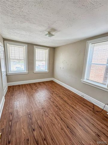 3221 Gravois Ave, St Louis, MO 63118