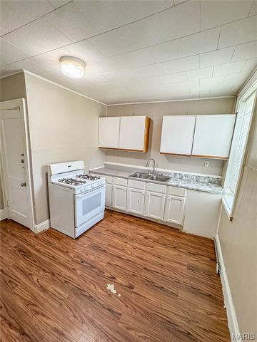3221 Gravois Ave, St Louis, MO 63118