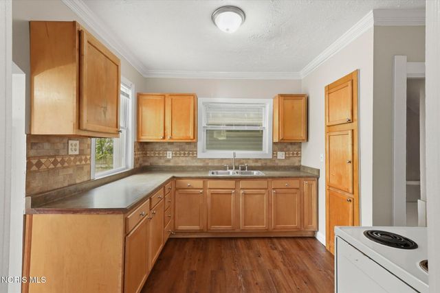 870 Toronto Avenue, Toledo, OH 43609