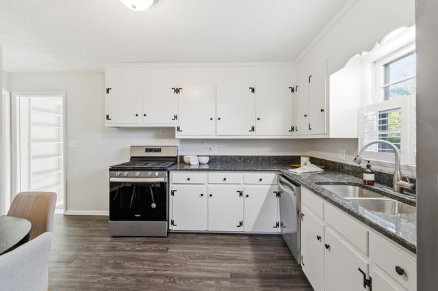 2418 MT VERNON ST, Waynesboro, VA 22980