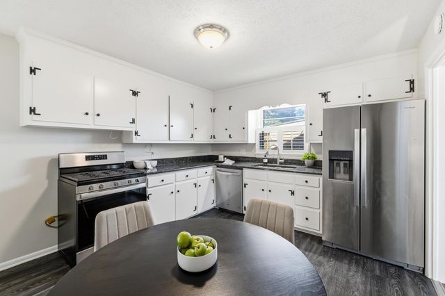 2418 MT VERNON ST, Waynesboro, VA 22980