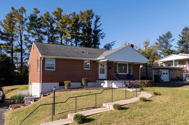 2418 MT VERNON ST, Waynesboro, VA 22980