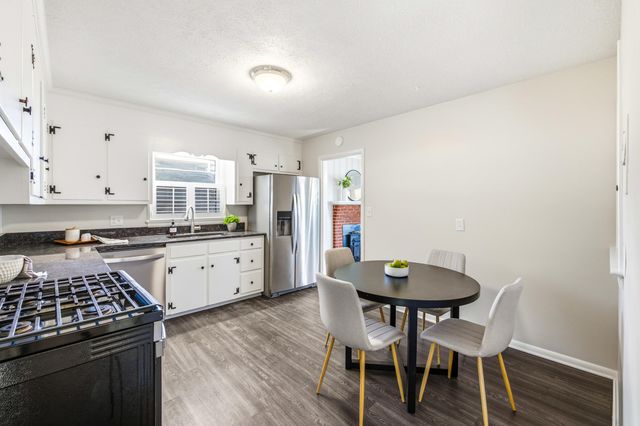 2418 MT VERNON ST, Waynesboro, VA 22980