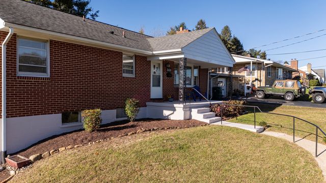 2418 MT VERNON ST, Waynesboro, VA 22980