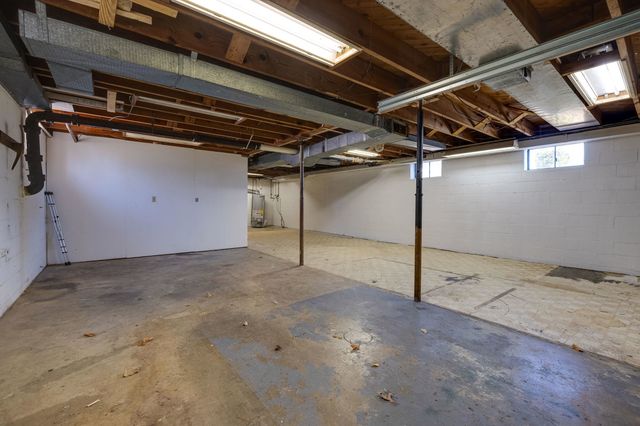 2418 MT VERNON ST, Waynesboro, VA 22980