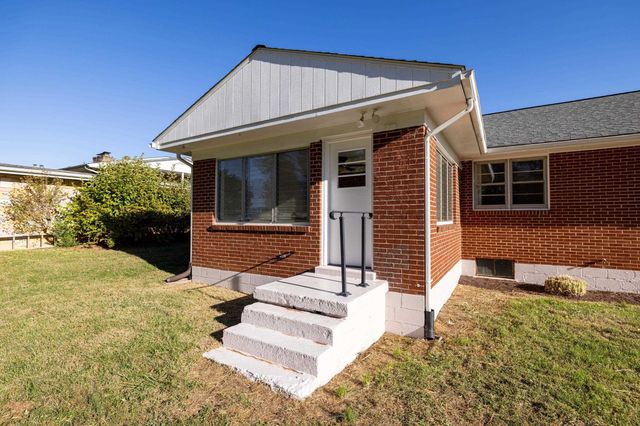 2418 MT VERNON ST, Waynesboro, VA 22980