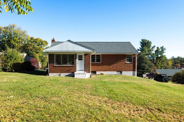 2418 MT VERNON ST, Waynesboro, VA 22980